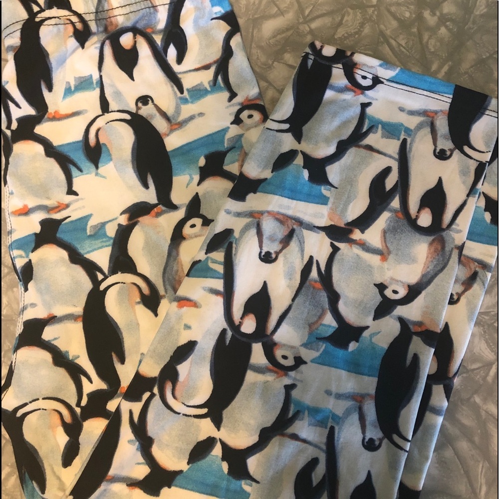 2/$30 Penguin Capri Leggings